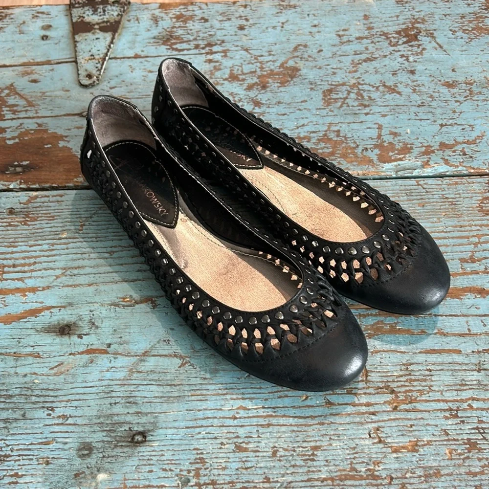 b. MAKOWSKY Black LEATHER FLATS w/  silver studs and perforation detail size 7.5 - Picture 2 of 8